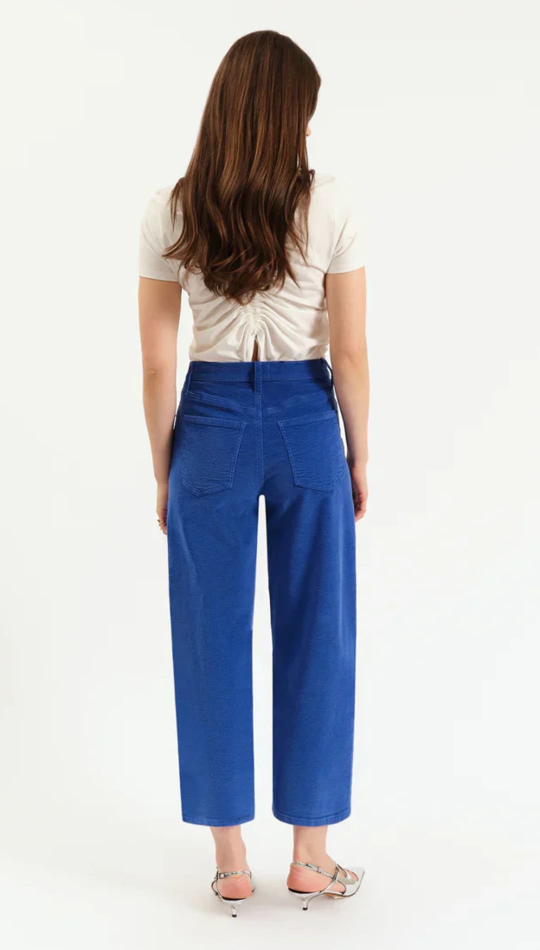 Royal blue cropped trousers with high waist and straight leg design, suitable for casual or semi-formal occasions.
