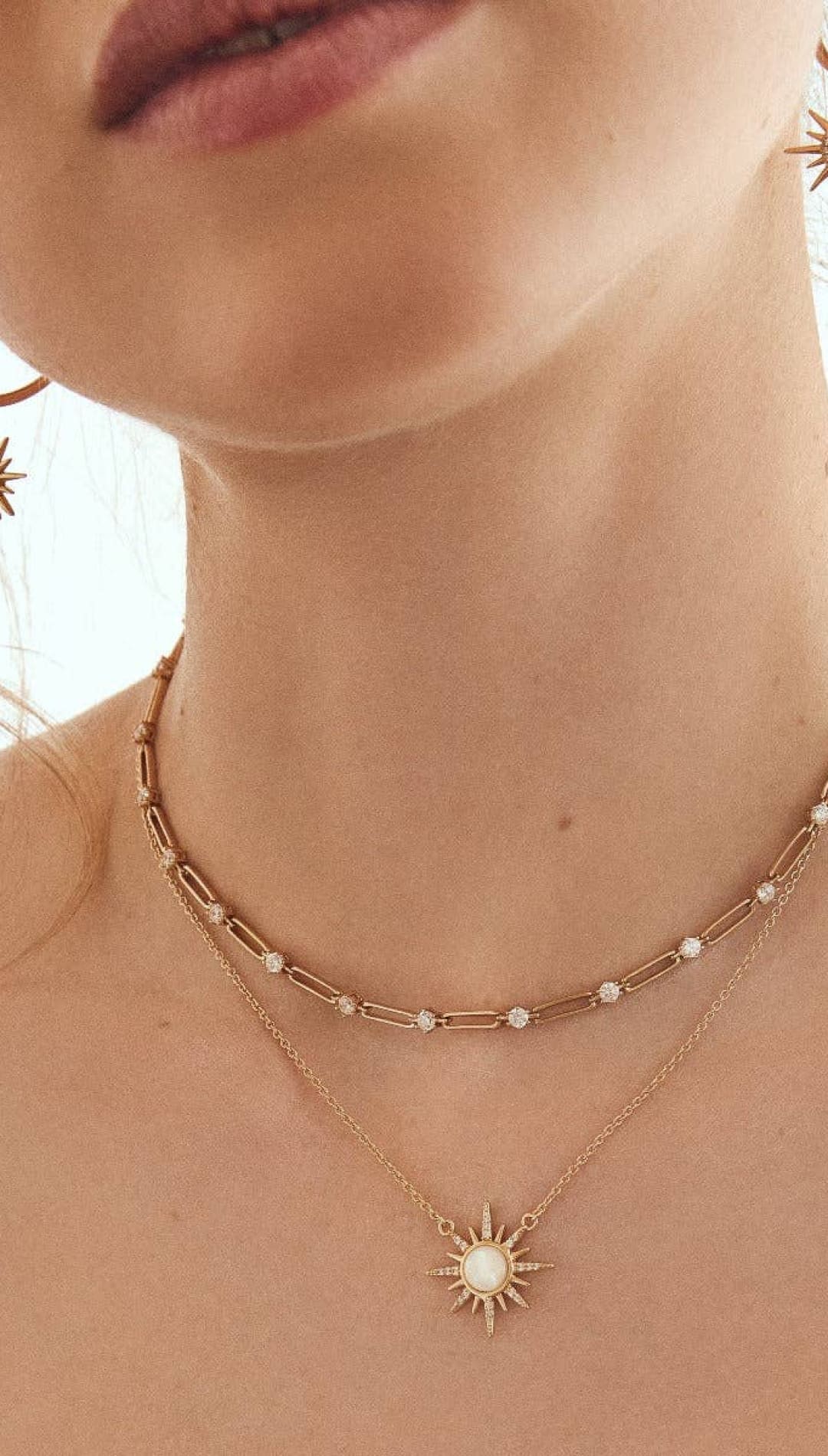 Gold-toned jewelry set.