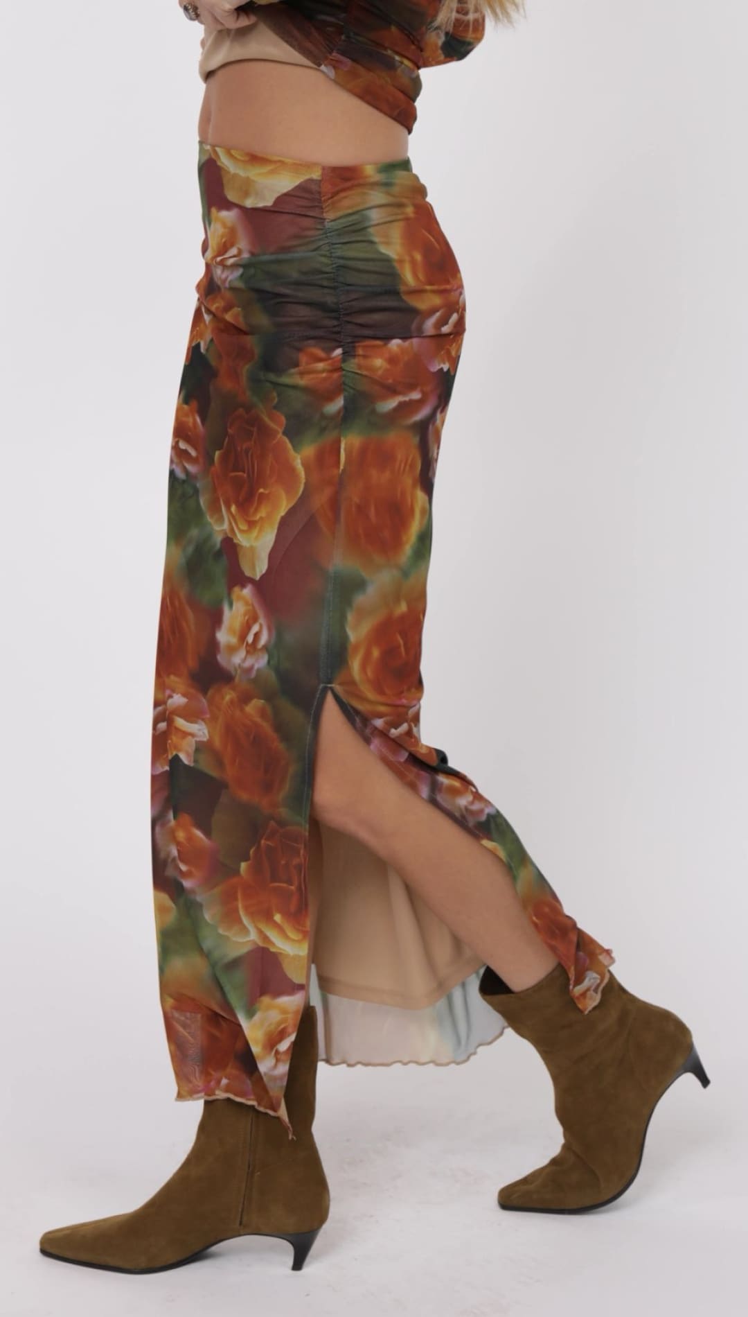 Floral print maxi skirt with side slit.