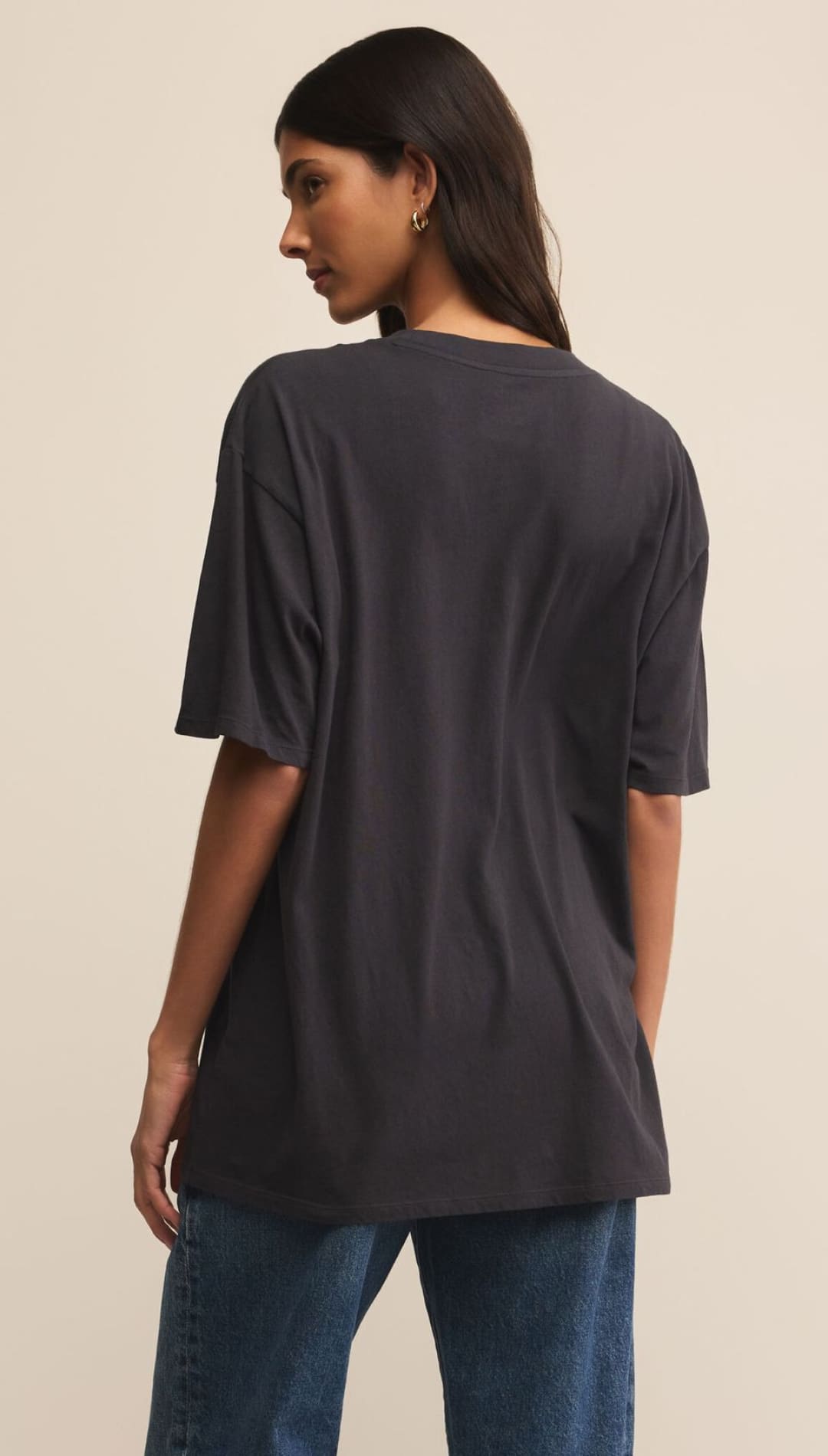 Charcoal oversized t-shirt with a relaxed fit and short sleeves.